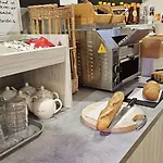 Brit Hotel Plaisance A9/A61
